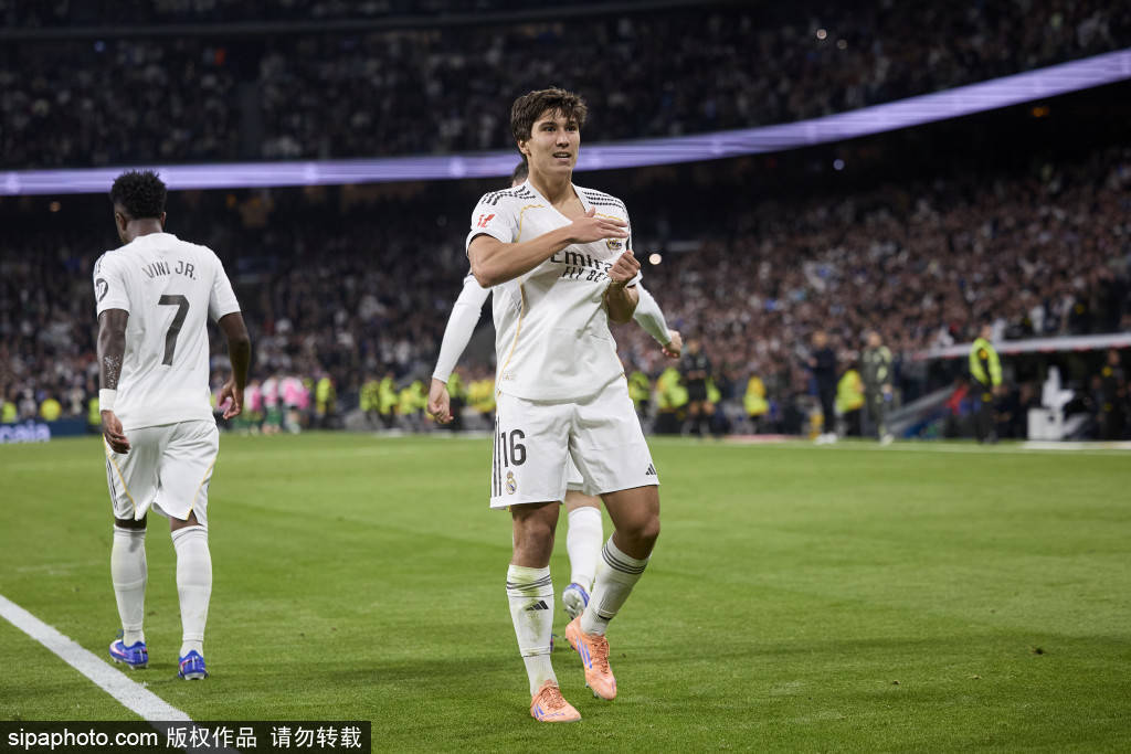 组图：西甲皇马5-1 贡萨洛-加西亚帽子戏法